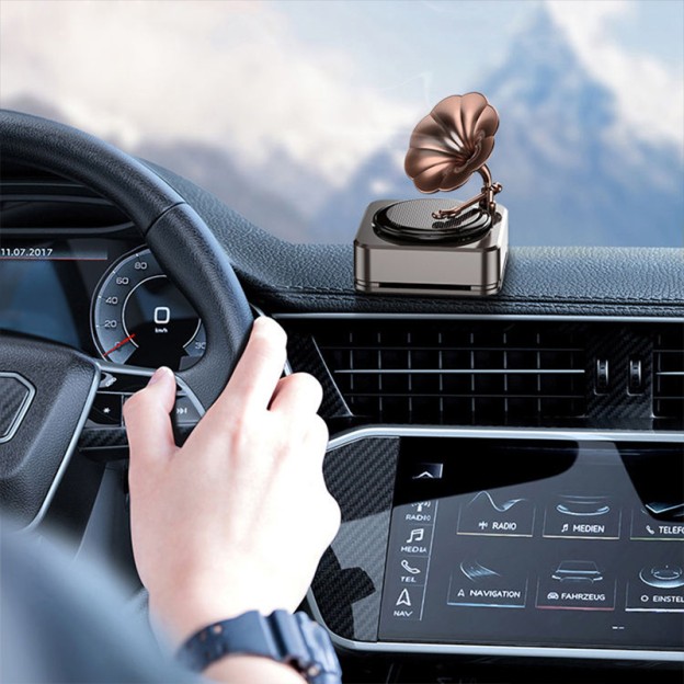 Retro Solar Phonograph Car Aroma Diffuser Rotating Decoration Retro Solar Phonograph Car Aroma Diffuser Rotating Decoration
